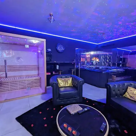 La Gold Jacuzzi & Sauna Prive מלון אהבה פרפיניין