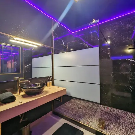 La Gold Jacuzzi & Sauna Prive ラブホテル ペルピニャン