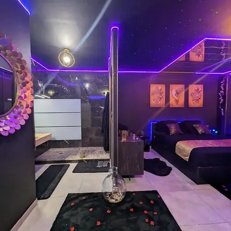 La Gold Jacuzzi & Sauna Prive מלון אהבה פרפיניין