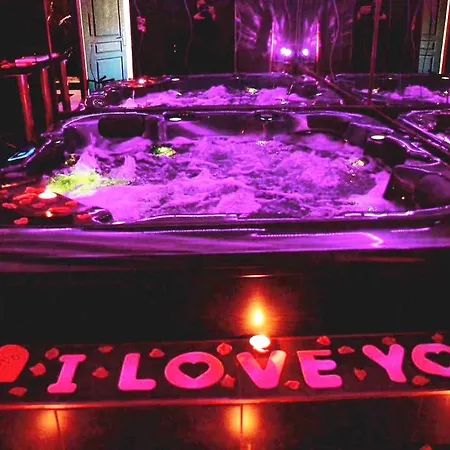 Отель для свиданий La Gold Jacuzzi & Sauna Prive *