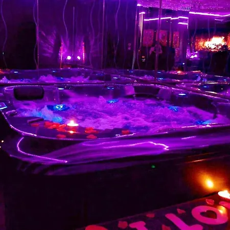 La Gold Jacuzzi & Sauna Prive *