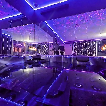 La Gold Jacuzzi & Sauna Prive *