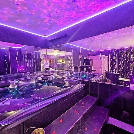 La Gold Jacuzzi & Sauna Prive מלון אהבה פרפיניין