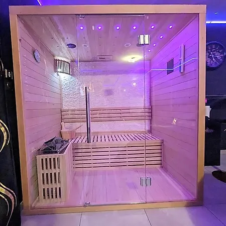 La Gold Jacuzzi & Sauna Prive * פרפיניין