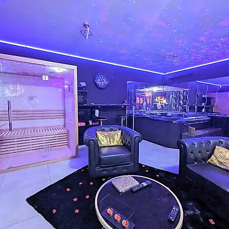 La Gold Jacuzzi & Sauna Prive * بيربينيو