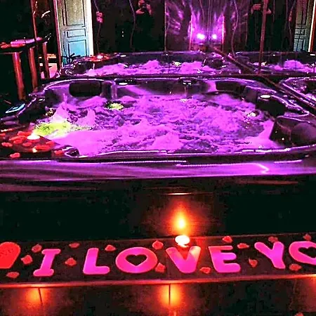 بيت الحب La Gold Jacuzzi & Sauna Prive بيربينيو