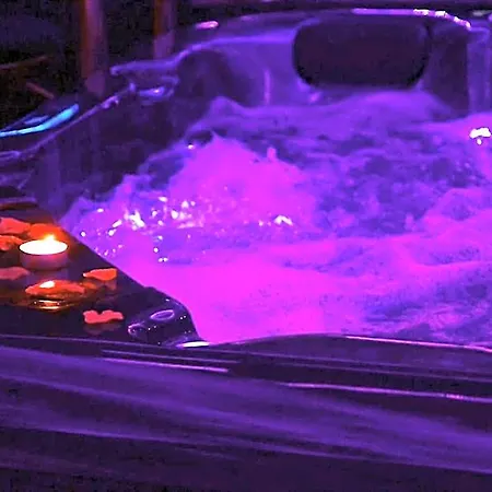 La Gold Jacuzzi & Sauna Prive * פרפיניין