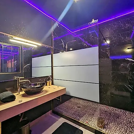 La Gold Jacuzzi & Sauna Prive