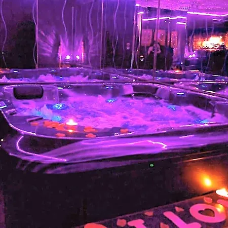 Отель для свиданий La Gold Jacuzzi & Sauna Prive Перпиньан