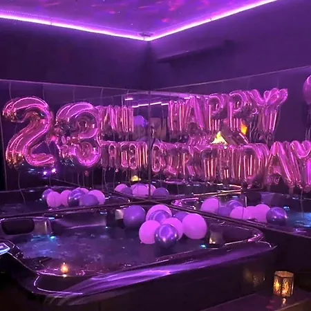 La Gold Jacuzzi & Sauna Prive פרפיניין